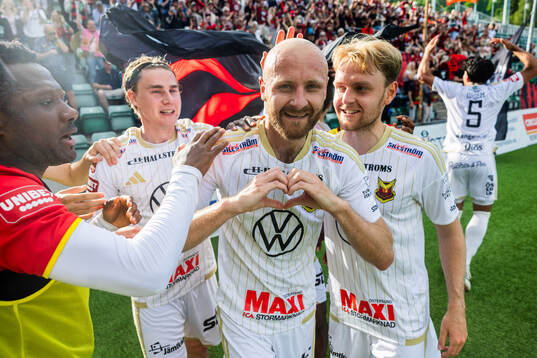 Östersunds Curtis Edwards jublar