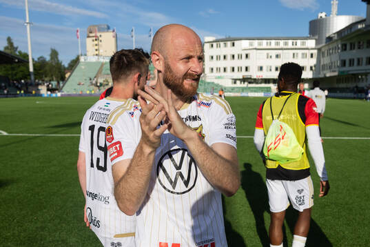Östersunds Curtis Edwards jublar