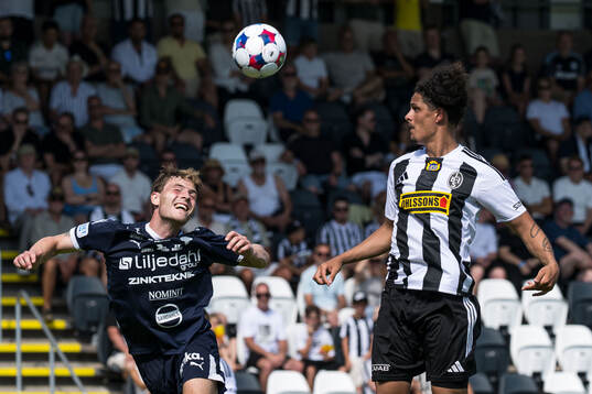 IFK Värnamos Samuel Ohlsson och Landskronas André Alvarez
