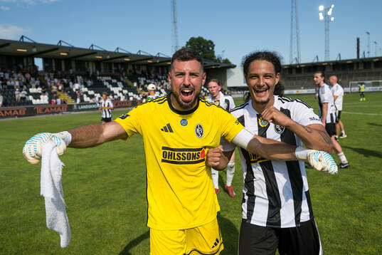 Landskronas Amr Kaddoura och André Alvarez Perez jublar