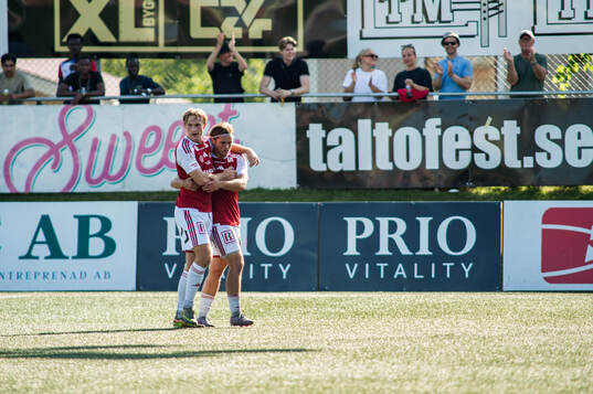 Sandvikens Christian Wagner och Johan Arvidsson jublar