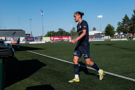 Helsingborgs Ervin Gigovic lämnar planen