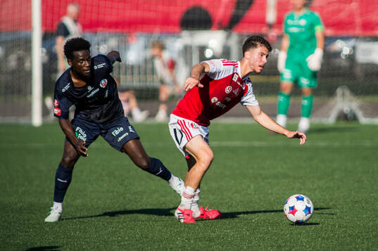Helsingborgs Daouda Amadou och Sandvikens Adam Kiani