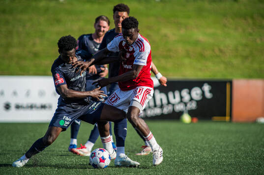 Helsingborgs Daouda Amadou och Sandvikens Valassina Solo