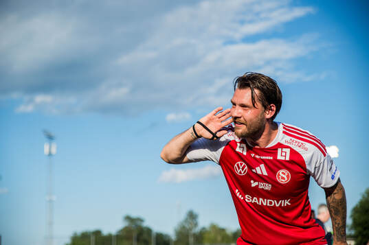 Bläddra bland fler bilder av Fotboll, Superettan, Sandviken - Helsingborg