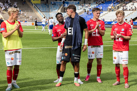 Norrbys Azeez Temitope Yusuf och Sebastian Banozic jublar