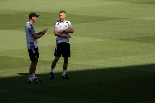 Assistant coach Andreas Georgson and head coach Graham