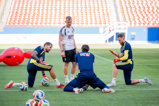 Goalkeeper Kristoffer Nordfeldt, goalkeeper coach Linus