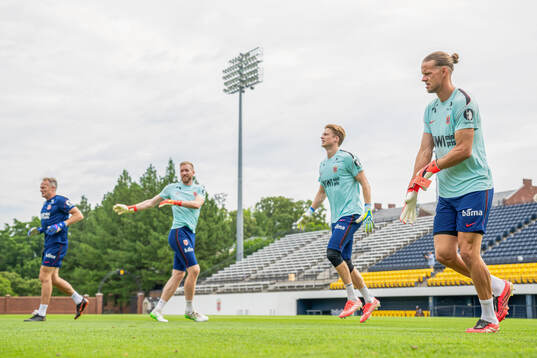 Goalkeeper coach Frode Grodås, goalkeeper Egil Selvik,