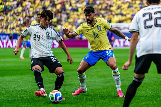 Kaishu Sano of Japan and Lucas Paqueta of Brazil