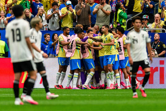 Players of Brazil celebrates