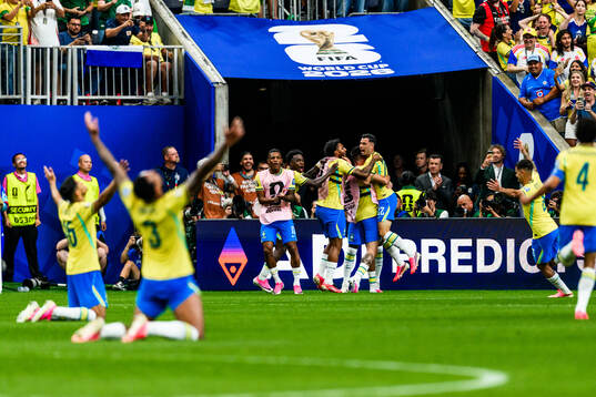 Players of Brazil celebrates