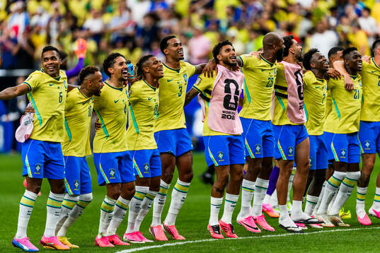 Players of Brazil celebrates