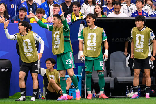 Ao Tanaka, goalkeeper Tomoki Hayakawa and goalkeeper