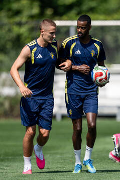 Gustaf Lagerbielke and Alexander Isak of the Swedish