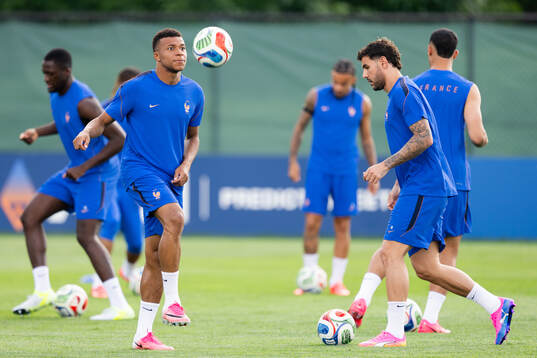 Bläddra bland fler bilder av Football, FIFA World Cup 2026, day 19, France, Training