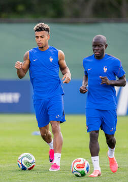 Désiré Doué and N'Golo Kanté of the French national