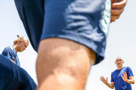 Erling Braut Haaland and Ståle Solbakken, head coach of