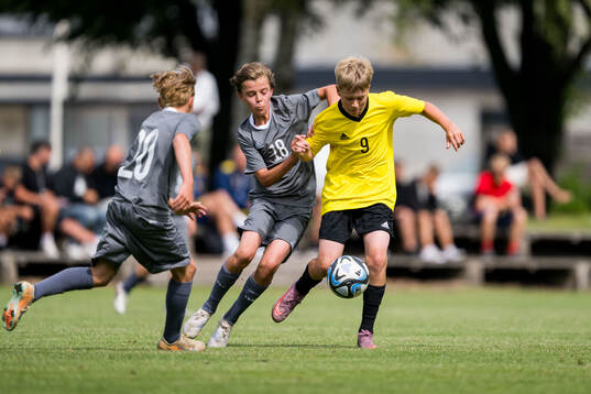 Ft1s Tim Lewin, Mjällby AIF och Ft2s William Axelsson, AIK
