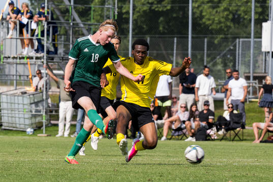 Lag7s Vincent Bergkvist, Västerås SK FK och Lag8s Favour