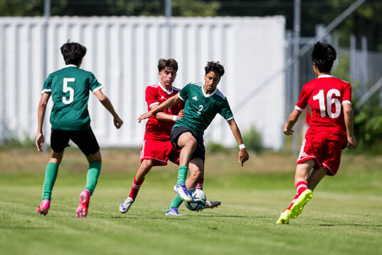 Lag3s Loke Olofsson, Trelleborgs FF och Lag4s Ali Al-Saaid,