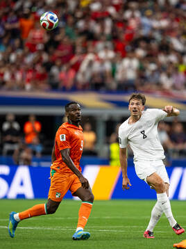 Ange-Yoan Bonny of Côte d'Ivoire and Sander Berge of Norway