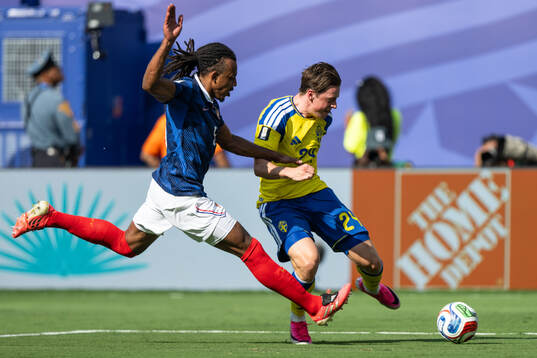 Jules Kounde of France and Elliot Stroud of Sweden
