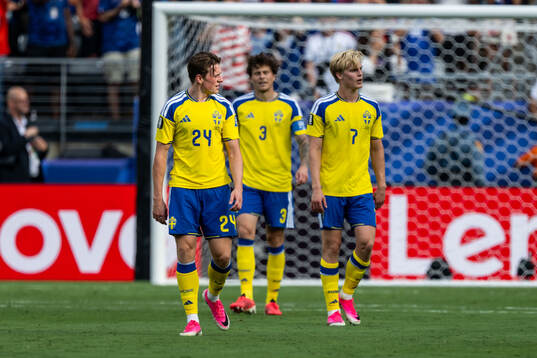 Elliot Stroud, Victor Nilsson Lindelöf and Lucas Bergvall