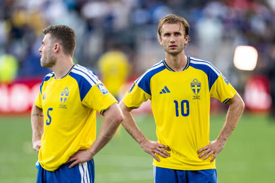 Gabriel Gudmundsson and Benjamin Nygren of Sweden look