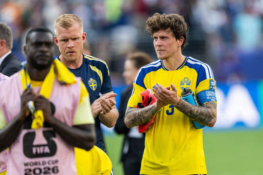 Victor Nilsson Lindelöf of Sweden looks dejected