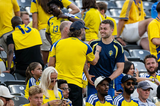 Gabriel Gudmundsson of Sweden with family