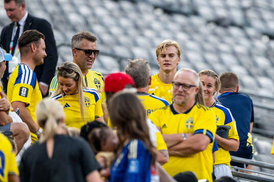 Lucas Bergvall of Sweden with his family
