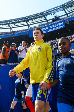 Elliot Stroud ´ of Sweden enters the pitch