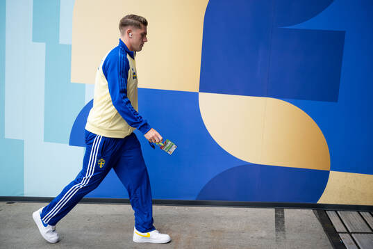 Viktor Gyökeres of Sweden arrives