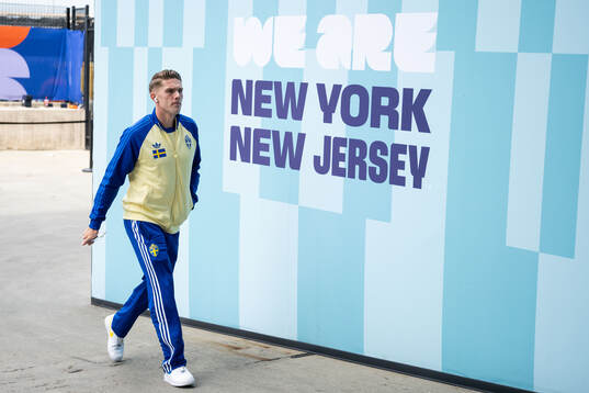 Viktor Gyökeres of Sweden arrives