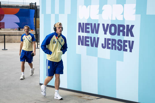 Lucas Bergvall of Sweden arrives