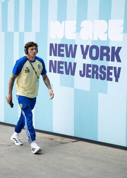 Victor Nilsson Lindelöf of Sweden arrives
