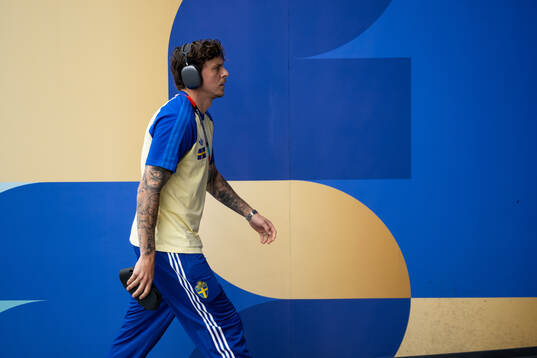 Victor Nilsson Lindelöf of Sweden arrives