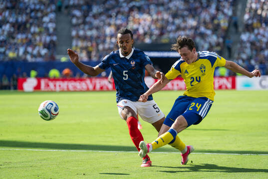 Jules Kounde of France and Elliot Stroud of Sweden