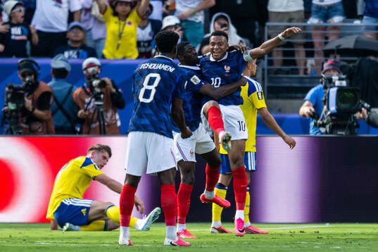 Kylian Mbappe and Ousmane Dembele of France celebrate