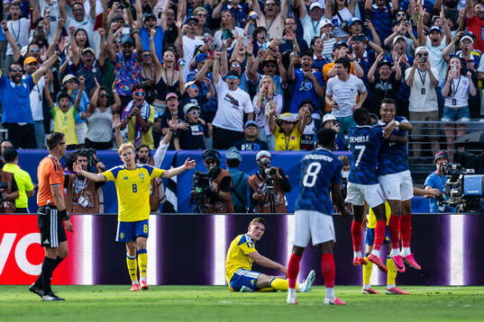 Daniel Svensson and Viktor Gyökeres of Sweden look