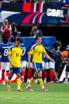 Yasin Ayari and Elliot Stroud of Sweden look dejected