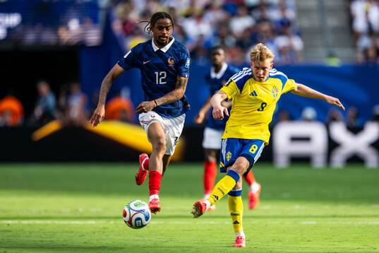Bradley Barcola of France and Daniel Svensson of Sweden