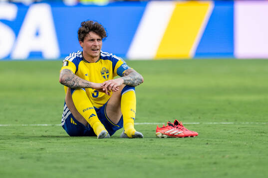 Victor Nilsson Lindelöf of Sweden looks dejected