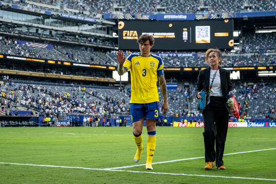 Victor Nilsson Lindelöf of Sweden looks dejected