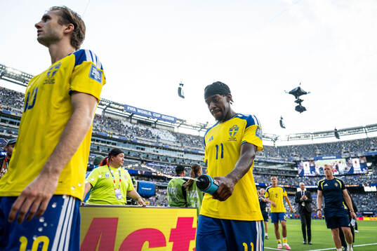 Anthony Elanga of Sweden looks dejected