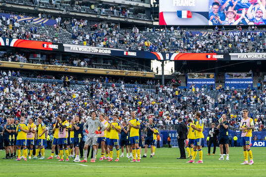 Players of Sweden look dejected