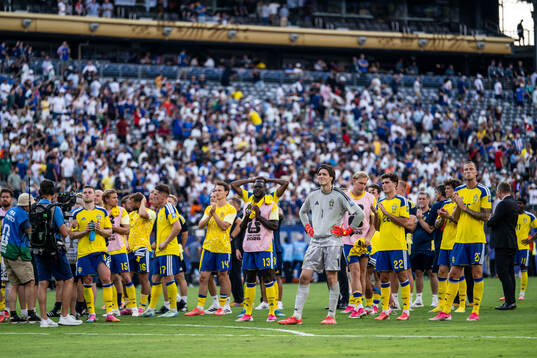 Players of Sweden look dejected