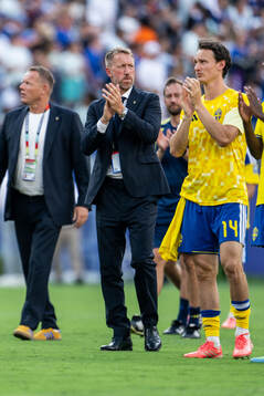 Head coach Graham Potter of Sweden looks dejected