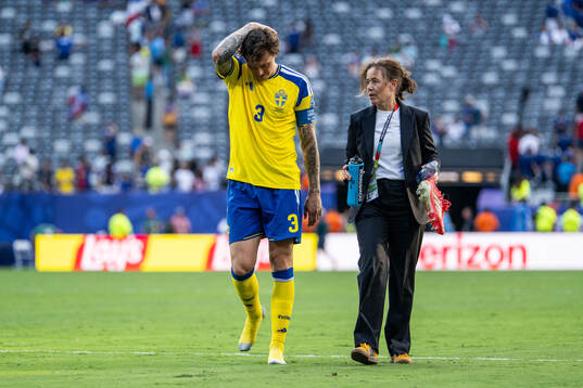 Victor Nilsson Lindelöf of Sweden looks dejected